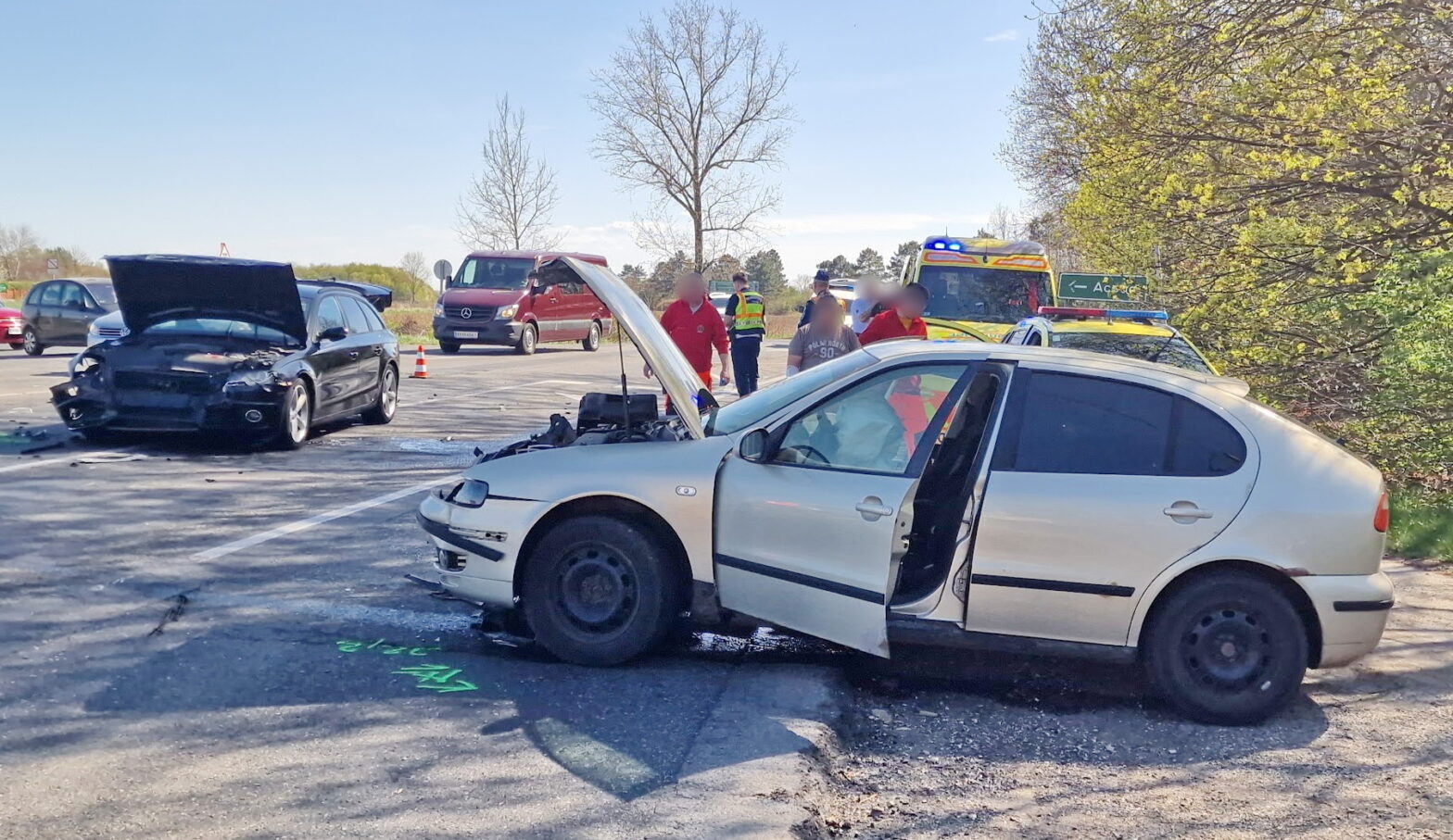 Audi elé kanyarodott egy Seat a 87-esen, Kőszegfalva közelében – egy ember megsérült Audi elé kanyarodott egy Seat a 87-esen, Kőszegfalva közelében – egy ember megsérült