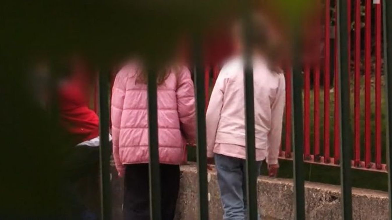 Öngyilkos lett egy 12 éves kislány az őt ért csúfolódások miatt Öngyilkos lett egy 12 éves kislány az őt ért csúfolódások miatt